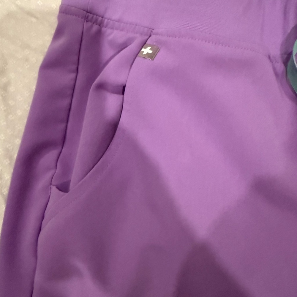 Figs zamora light purple Petite Large pants - Picture 3 of 16